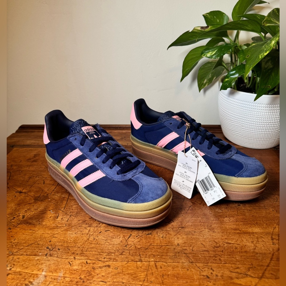 NWT Adidas Women's Blue and Pink Sneakers, Size 7.5 - Picture 8 of 10